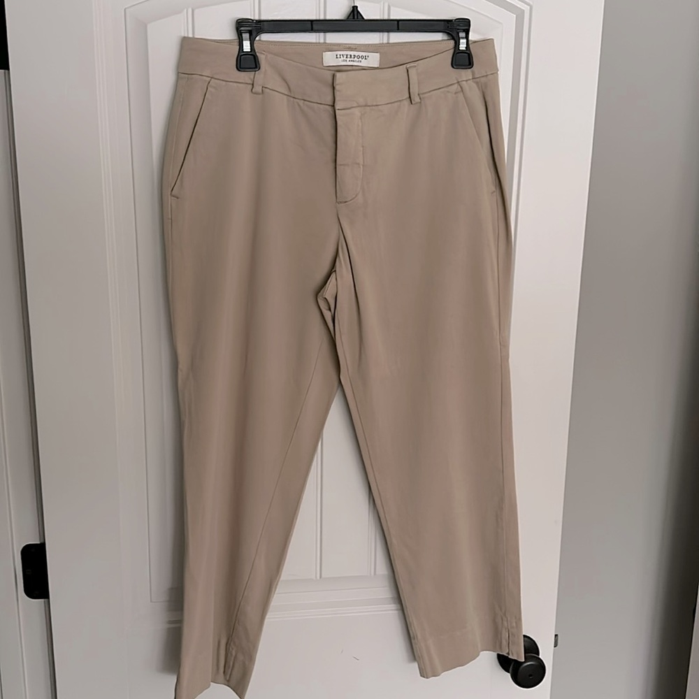 Liverpool Los Angeles Kelsey stretch mid rise capri pants. Biscuit Tan Size 10